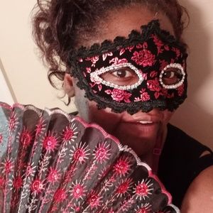 Meet your Posher, Monique